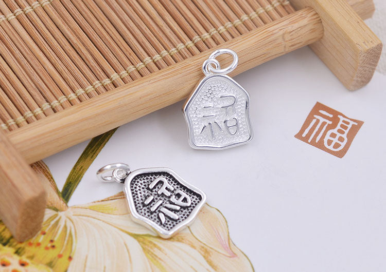 Pendentif à breloque en argent sterling avec petite étiquette Fu, recherche S925