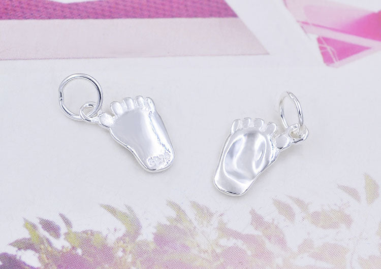 Pendentif à breloque en argent sterling avec petit pied imprimé S925