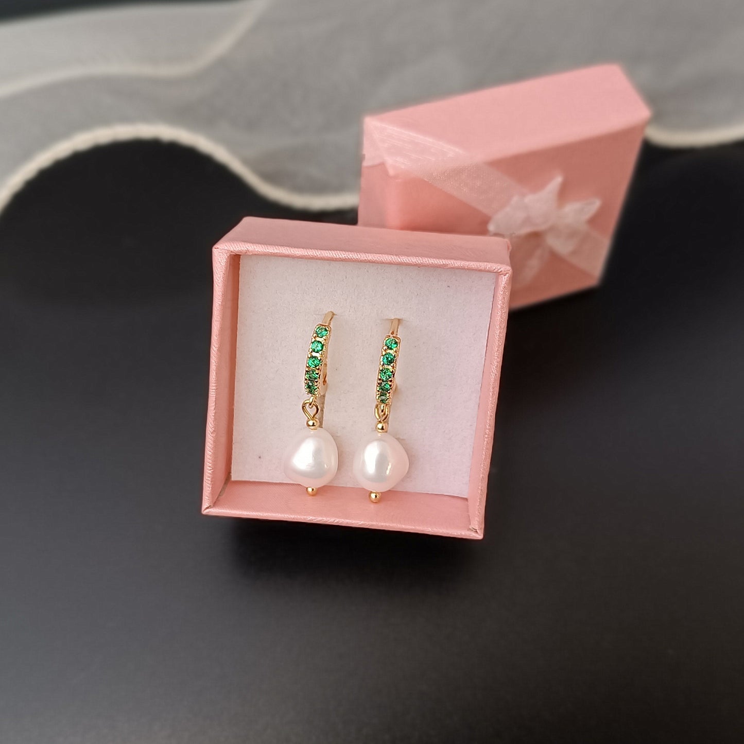 Boucles d'oreilles Huggie en perles baroques d'eau douce naturelles, usage quotidien, 14K GF CZ, cerceaux d'oreille en cristal, boucles d'oreilles pendantes