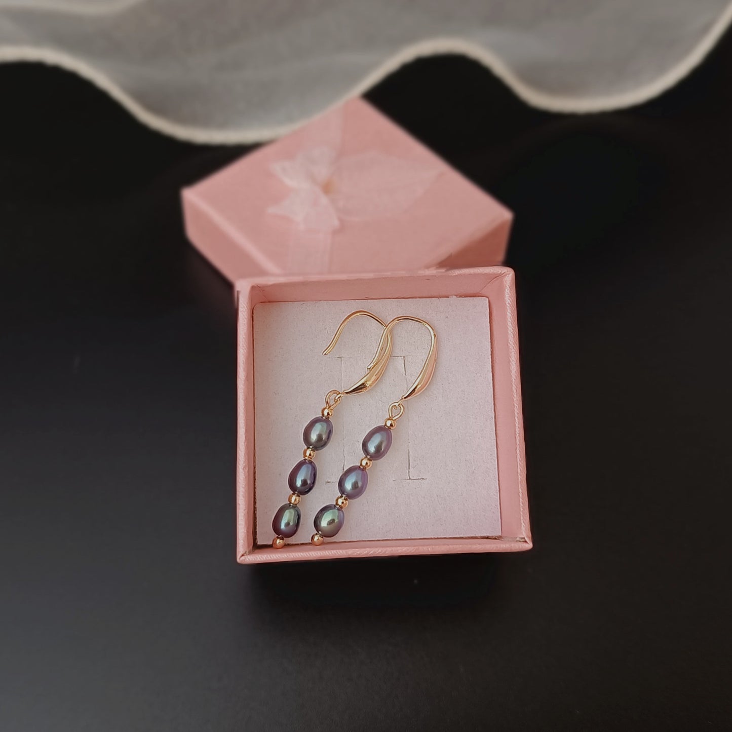 Boucles d'oreilles à crochet avec trois perles noires d'eau douce naturelles, usage quotidien, crochets d'oreille unis 14K GF, boucles d'oreilles pendantes