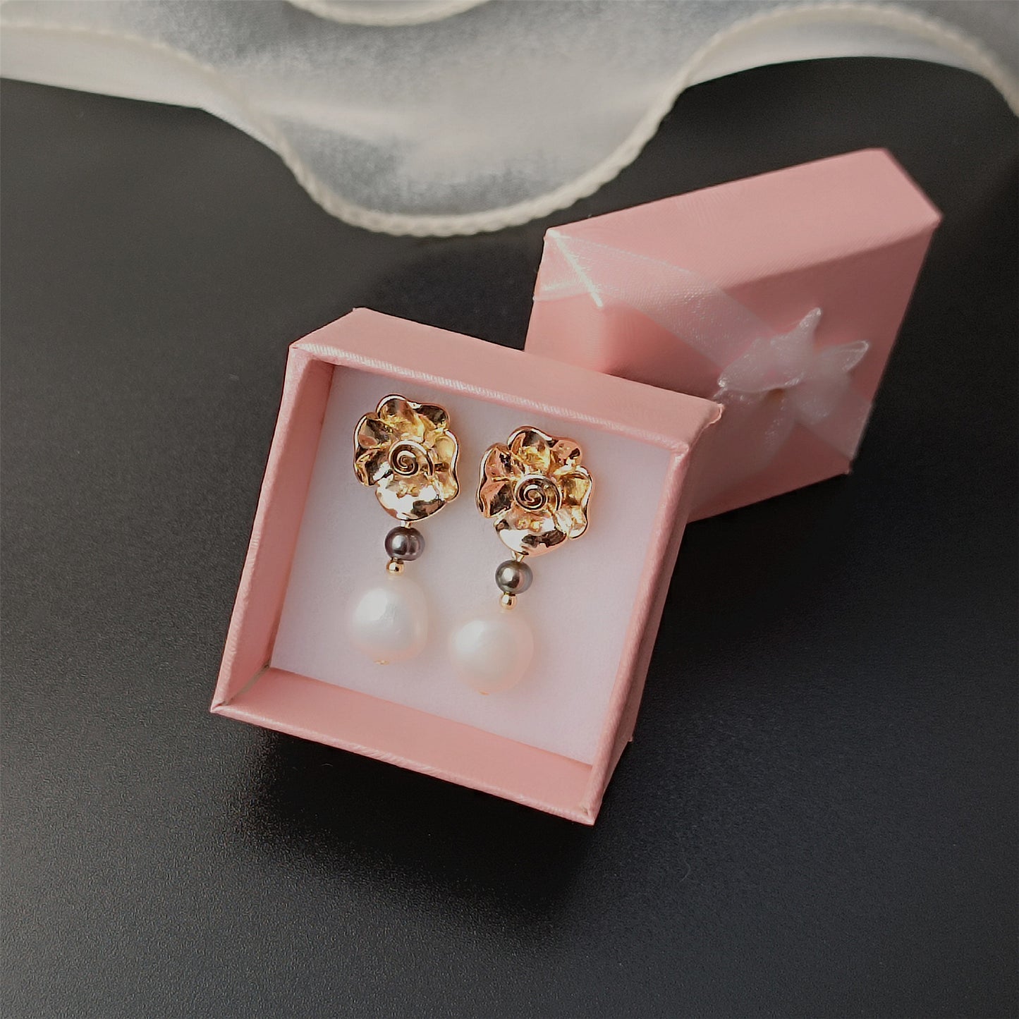 Natürliche Süßwasser-Barockperlen-Ohrringe, tägliches Tragen, 14-karätige GF-Ohrstecker mit Rosenblüten-Motiv