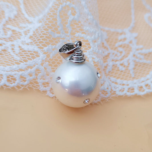 High Quality 14MM CZ Embellished White South Sea Shell Pearl Pendant