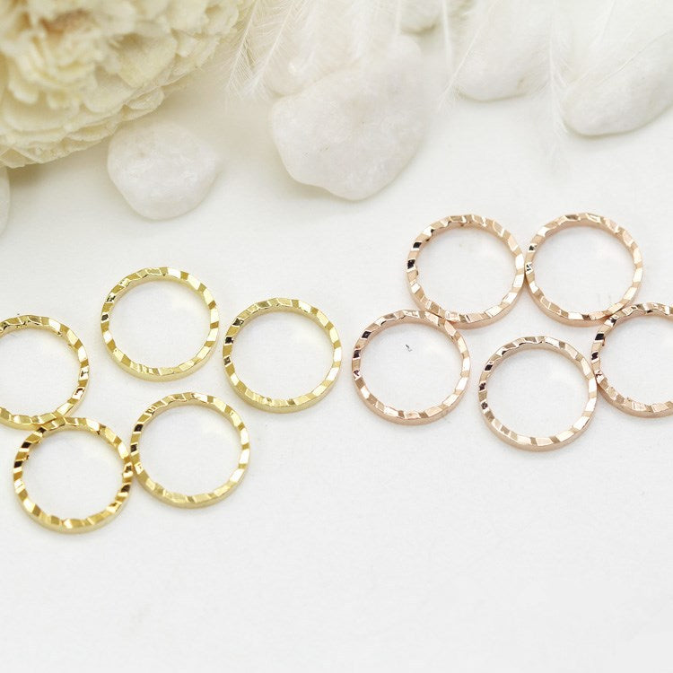 100 geschnitzte runde Kreis-Charm-Anhänger aus 14 Karat GF