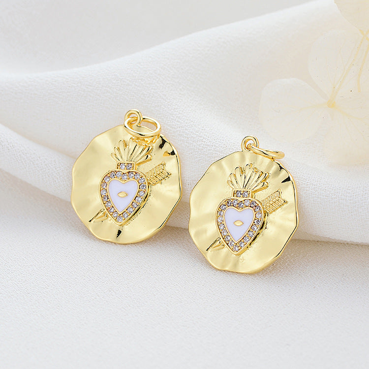 2 gehämmerte Kreuz-Dreieck-Rund-Rechteck-Charm-Anhänger aus Emaille, Epoxidharz, 14K GF, Strass verziert