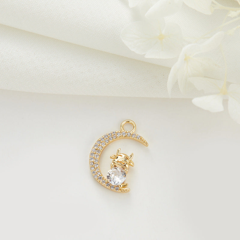 2 Engelsflügel-Rentier-Mond-Charm-Anhänger mit Strassverzierung aus 14-karätigem GF