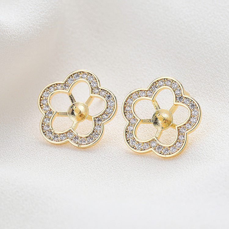 4 Gänseblümchen-Blumen-Ohrstecker, mit Strasssteinen verziert, 14-Karat-GF-Ohrring, halbgebohrte Perle, Rohling