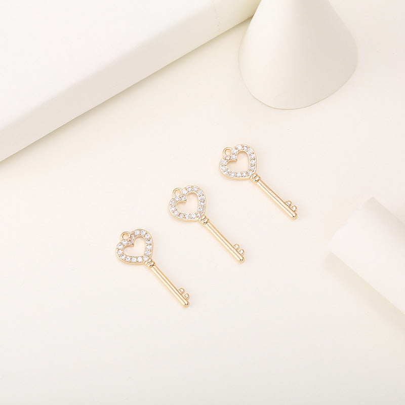 Pendentif à breloque 2 clés orné de strass 14K GF
