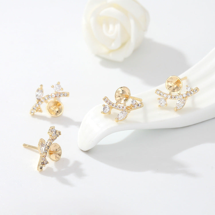 4 Ohrstecker mit Blumenmuster, Strassverzierung, 14-Karat-GF-Ohrring, halbgebohrte Perle, Rohling