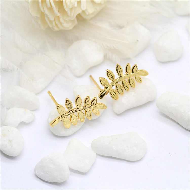 Boucles d'oreilles à tige à 10 feuilles avec boucle 14K GF