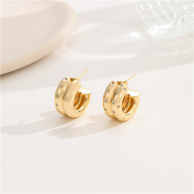 4 halbkreisförmige Ohrstecker mit Strassverzierung aus 14-karätigem GF