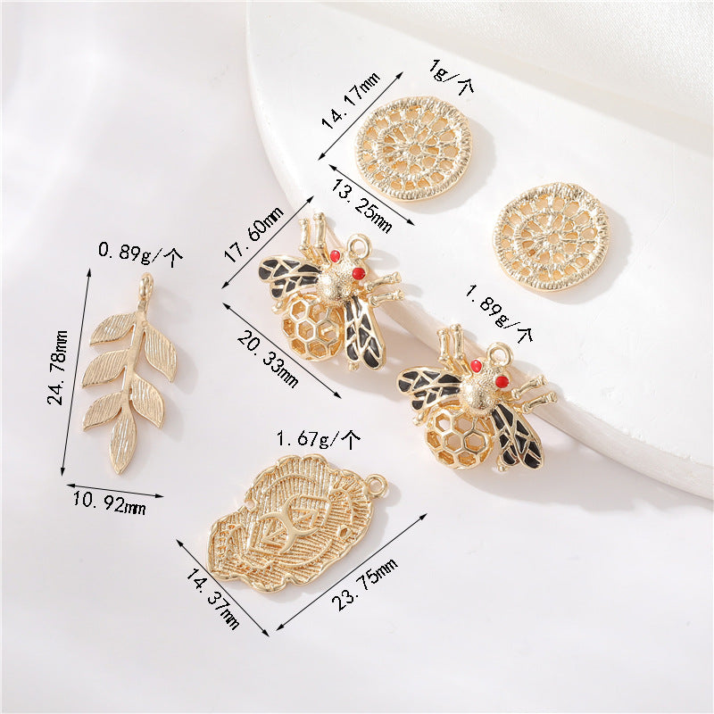 2 pendentifs à breloques en forme d'abeille et de feuilles rondes creuses 14K GF