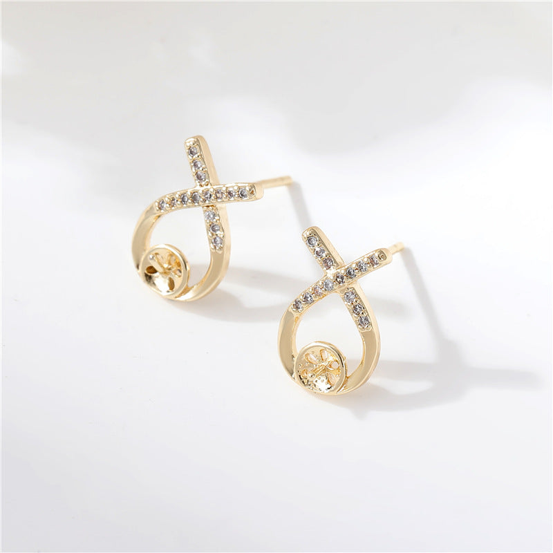 4 boucles d'oreilles à tige en forme de vigne florale ornées de strass 14 carats GF à moitié percées en perles vierges