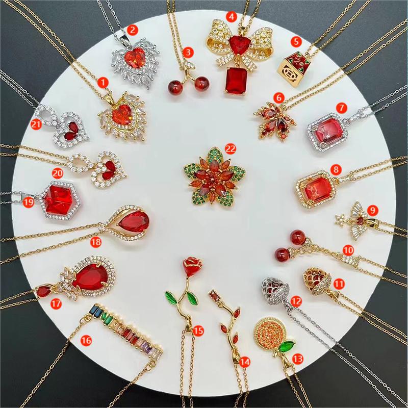 2 Blumenherz-Wassertropfen-Kirschrose-Schleifen-Charm-Anhänger mit Strasssteinen verziert, 14-karätiges GF