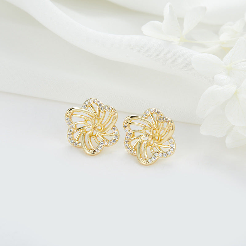 4 boucles d'oreilles à tige triangulaires florales ornées de strass 14K GF, boucles d'oreilles à moitié percées, perle vierge