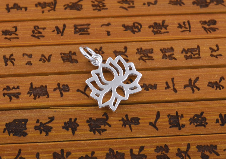 Pendentif à breloque florale de petit Lotus en argent sterling S925