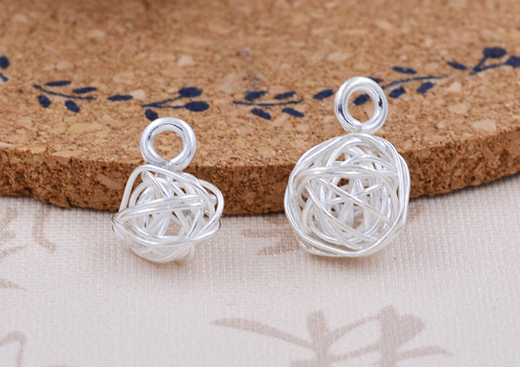 Pendentif à breloque boule enveloppée de fil minuscule en argent sterling S925