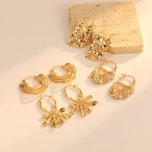 4 klobige gehämmerte Creolen aus 14-karätigem GF