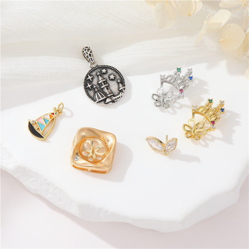 2 Château Couronne Feuille Carré Bateau Charme Pendentif Strass Embelli 14K GF Demi-Percé Perle Perle Vierge