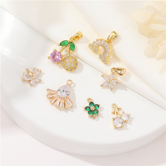 2 halbkreisförmige Kirschblüten-Schmetterlings-Fächer-Charm-Anhänger mit Strass verziert, 14 Karat GF