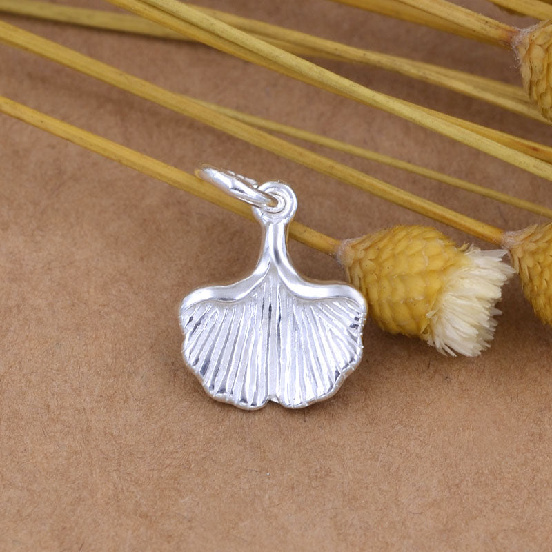Pendentif à breloque en forme de petite feuille de Ginkgo en argent sterling S925