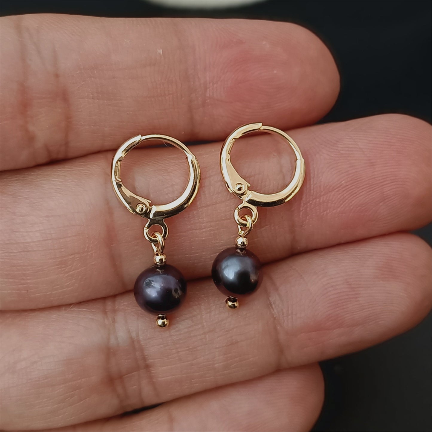 Boucles d'oreilles créoles en perles noires d'eau douce naturelles, usage quotidien 14K GF, cerceaux Huggie unis, boucles d'oreilles pendantes