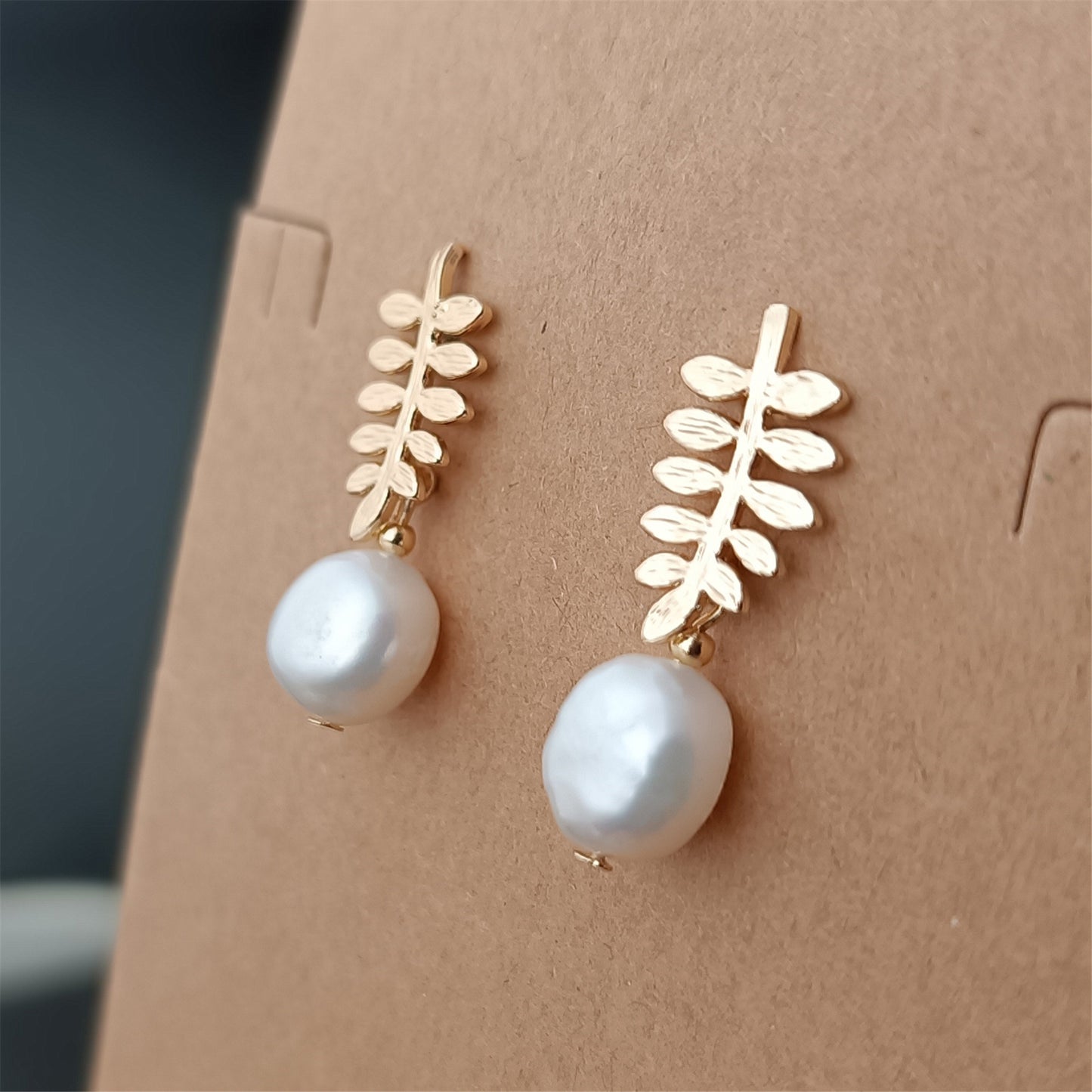 Natürliche Süßwasser-Barockperlen-Blatt-Ohrstecker, tägliches Tragen, 14-karätige GF-Ohrstecker, baumelnde Ohrringe