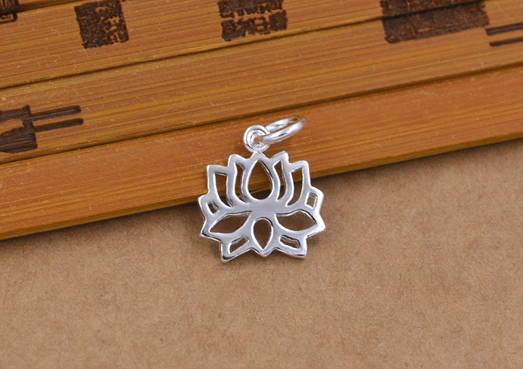 Pendentif à breloque florale de petit Lotus en argent sterling S925