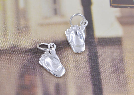 Pendentif à breloque en argent sterling avec petit pied imprimé S925