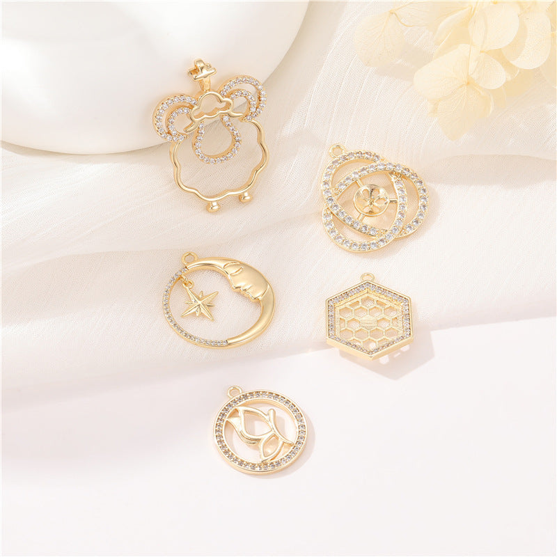 Charm-Anhänger mit 2 Sternen, Mond, Schmetterling, Wolke, Wabe, keltischer Knoten, Strassverzierung, 14 Karat GF