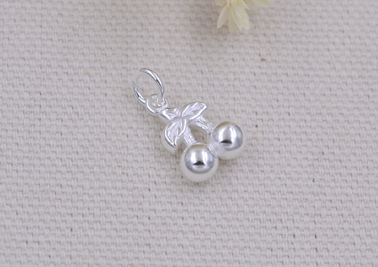 Pendentif à breloque petite cerise en argent sterling S925