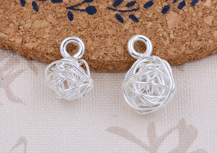 Pendentif à breloque boule enveloppée de fil minuscule en argent sterling S925