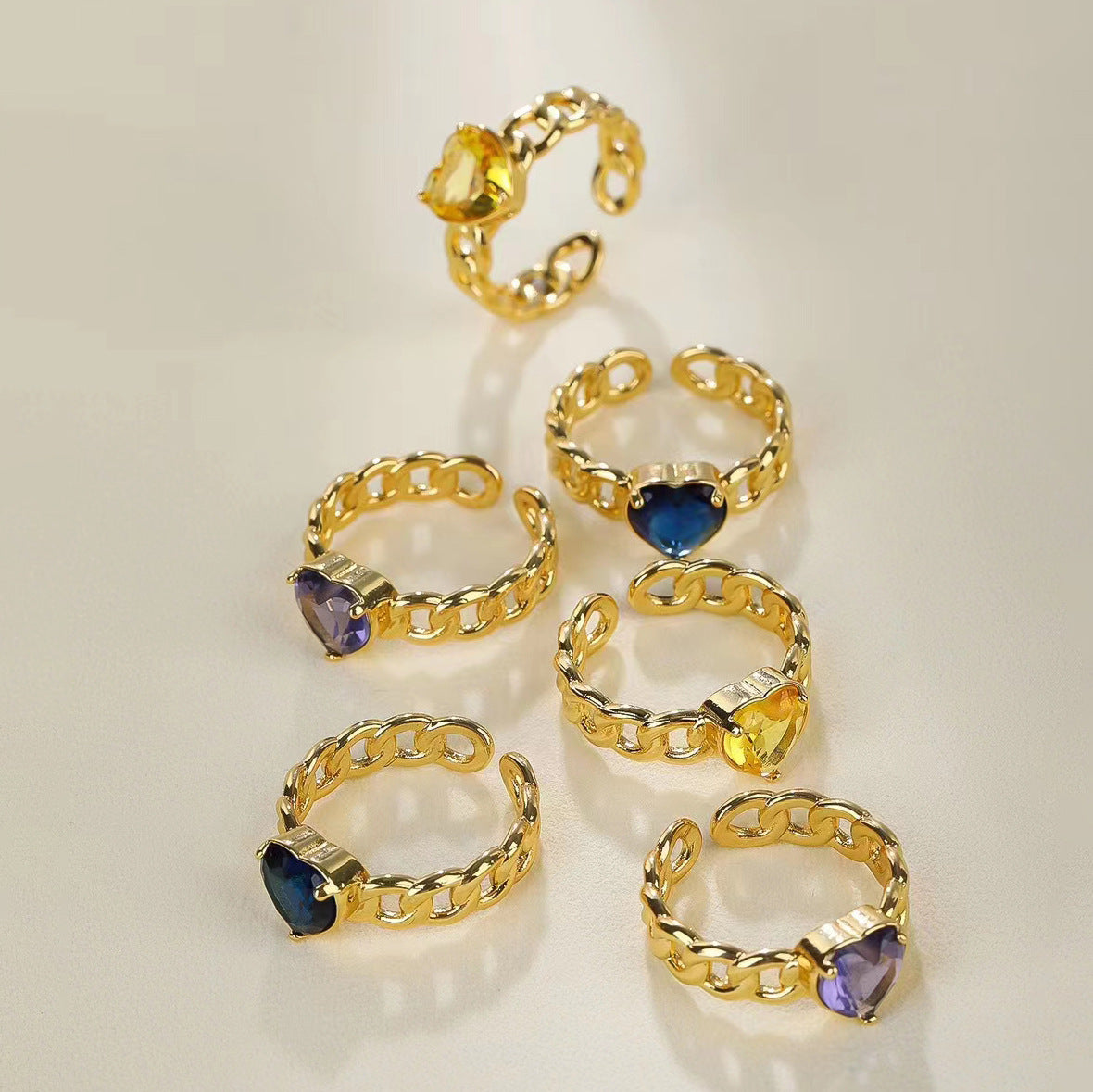 2 Statement-Ringe mit offener Kreis-Kabelkette und 14-karätigem GF mit Strasssteinen