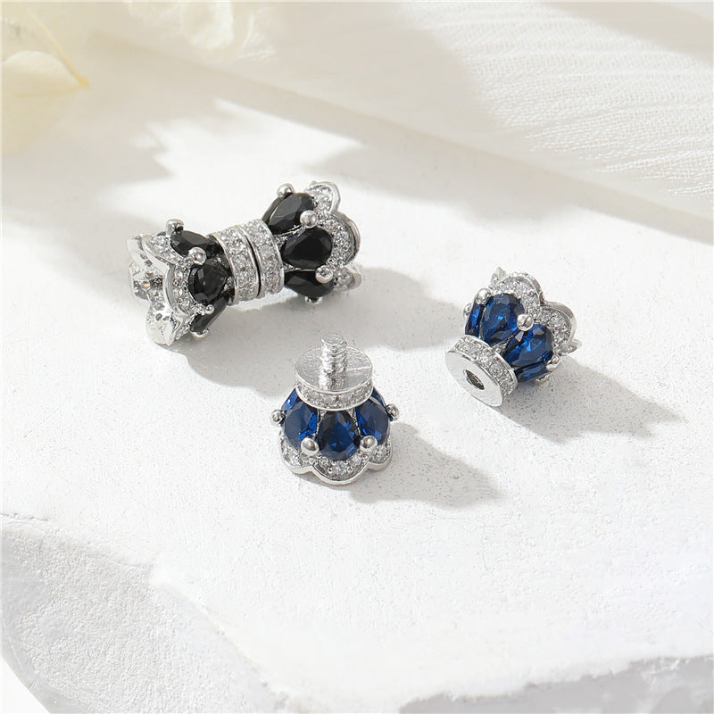 2 fermoirs à vis floraux ornés de strass 14K GF