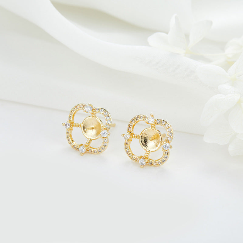 4 boucles d'oreilles à tige triangulaires florales ornées de strass 14K GF, boucles d'oreilles à moitié percées, perle vierge