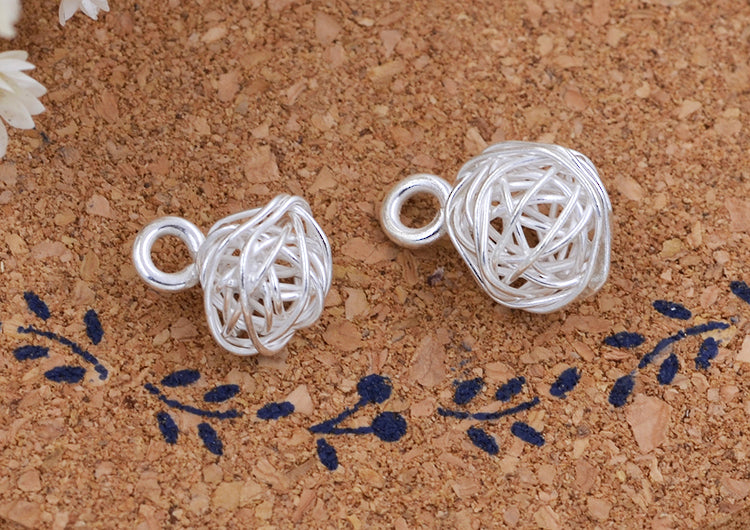 Pendentif à breloque boule enveloppée de fil minuscule en argent sterling S925