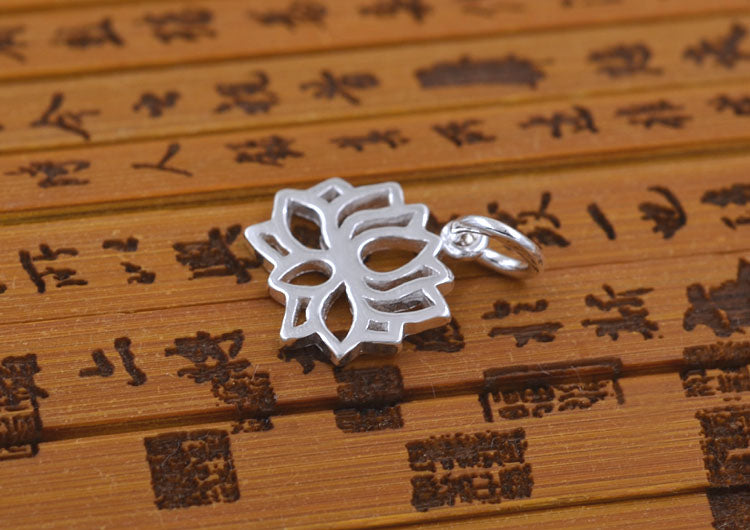 Pendentif à breloque florale de petit Lotus en argent sterling S925