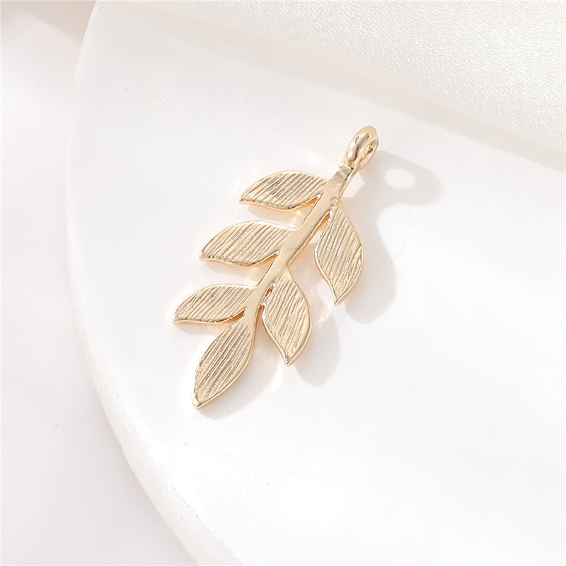 2 pendentifs à breloques en forme d'abeille et de feuilles rondes creuses 14K GF