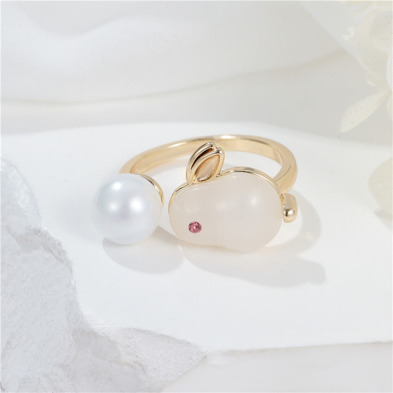 2 Statement-Ringe mit offenem Kreis aus Kunstharz und Hasenmotiv, mit Strasssteinen verziert, 14-karätiges GF