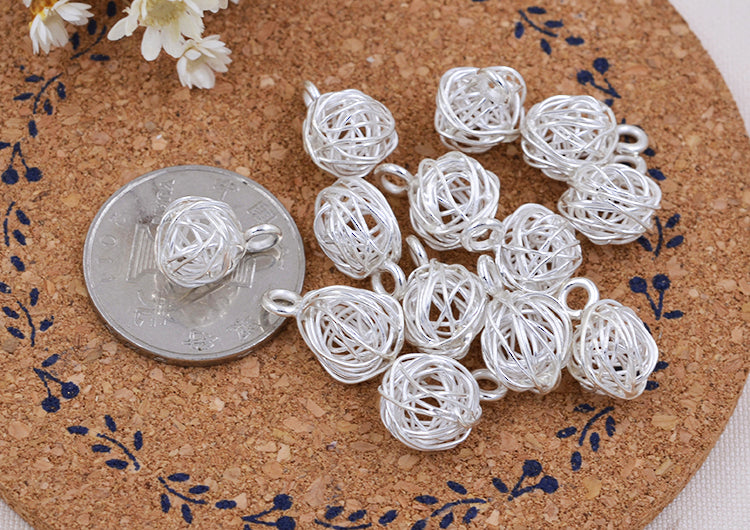 Pendentif à breloque boule enveloppée de fil minuscule en argent sterling S925