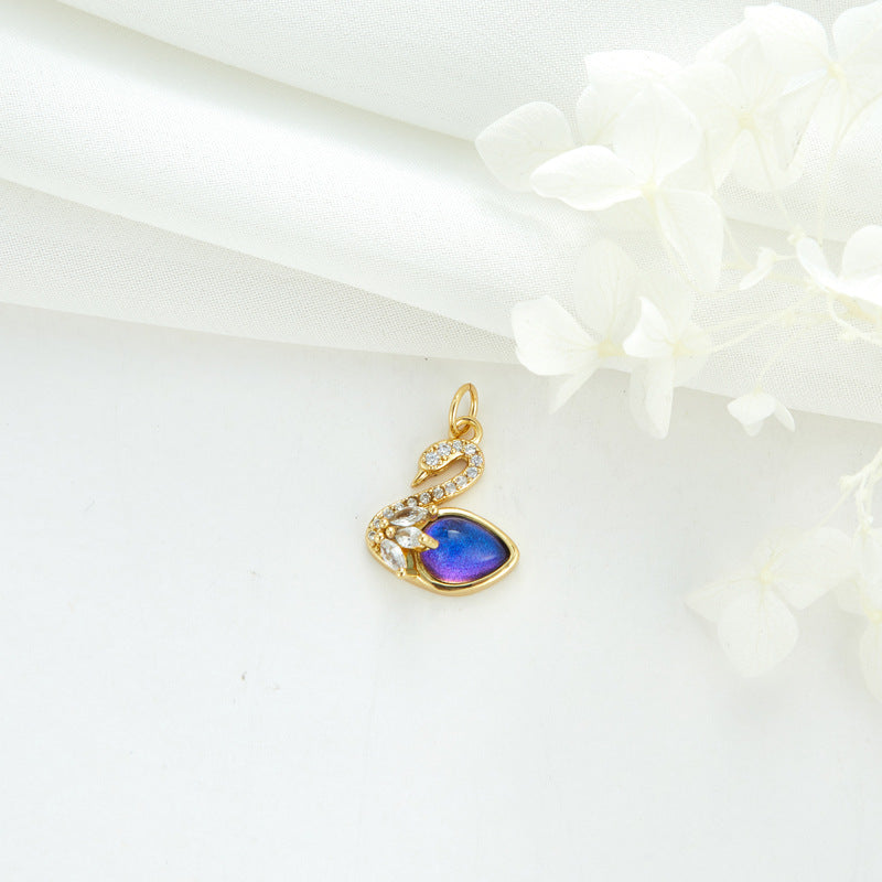 2 Cateye-Steine, Astronaut auf Mond, Rakete, Schwan, Katze, Charm-Anhänger, Harz, Strass, verziert, 14 K GF