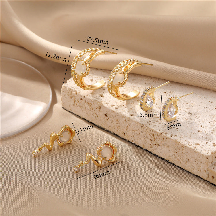 4 boucles d'oreilles à tige en forme de cercle semi-chaîne Flash 14K GF ornées de strass