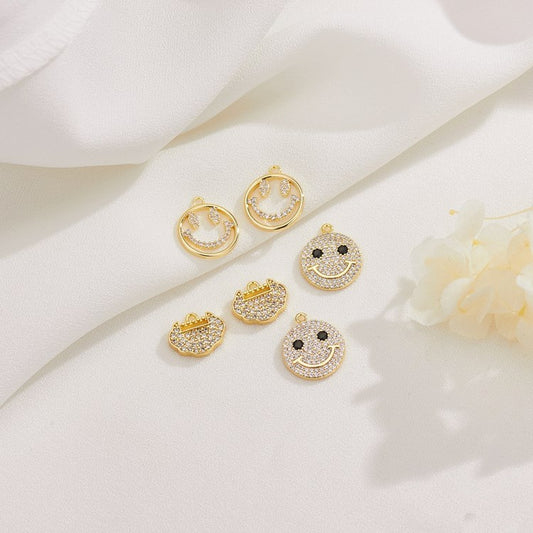 2 Charm-Anhänger „Lächelndes Gesicht“ mit Strassverzierung aus 14-karätigem GF