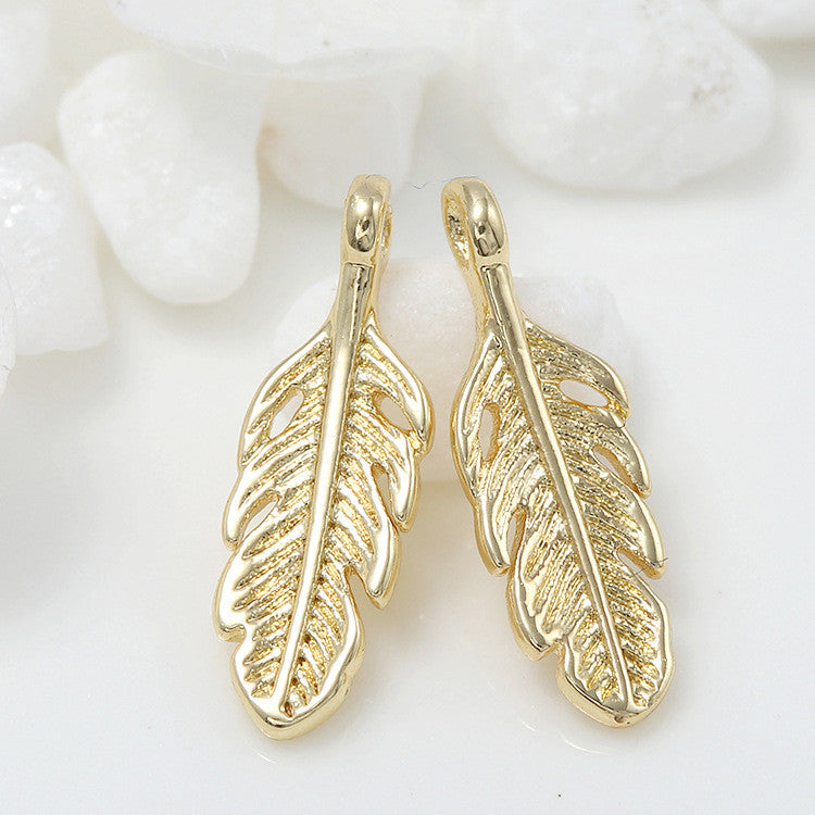 Pendentif à breloque 10 plumes 14K GF