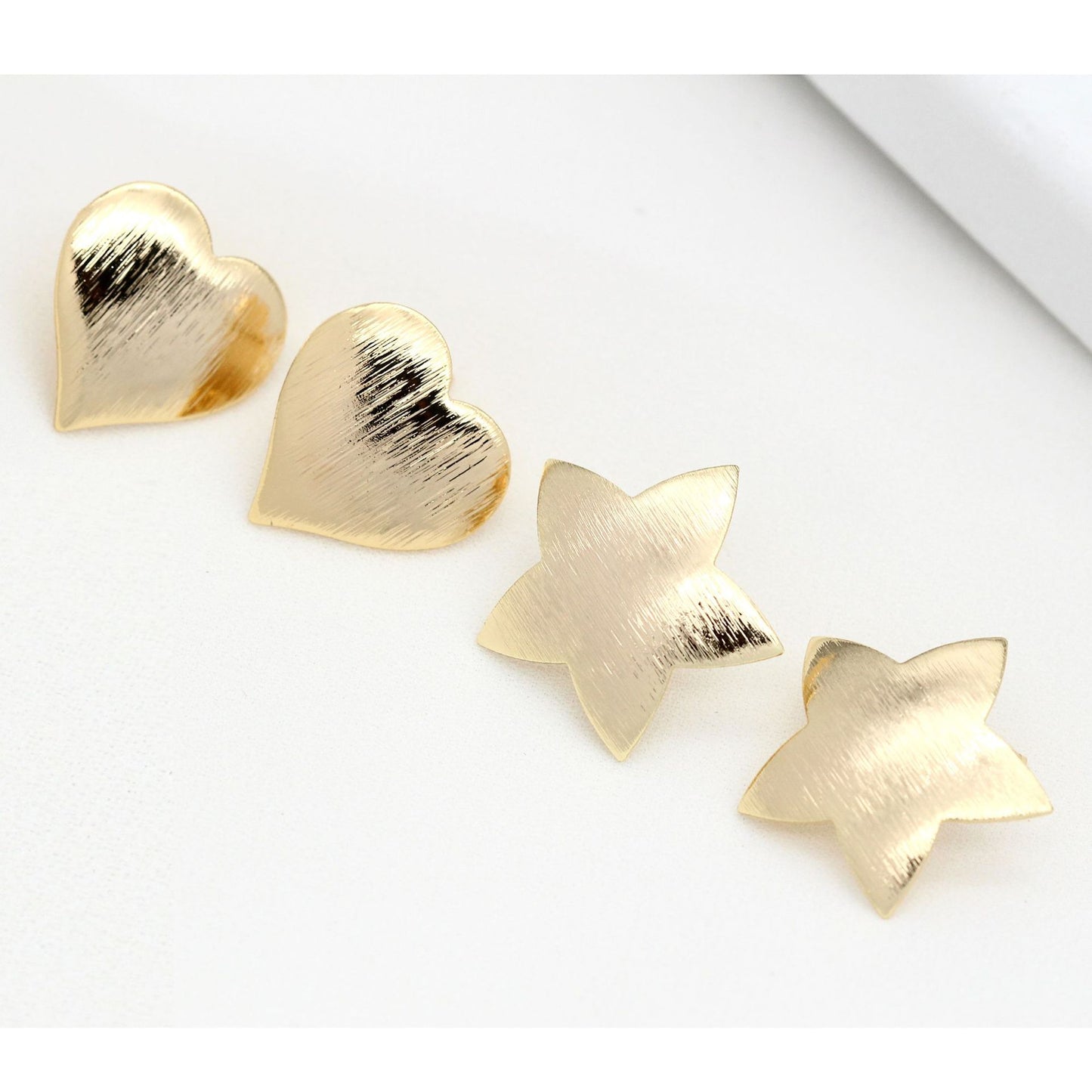 20 boucles d'oreilles courbées en forme d'étoile et de cœur givré avec boucle d'oreille 14K GF