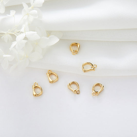 10 klobige Anhänger aus 14-karätigem GF mit Ösenring-Verbindungsstück