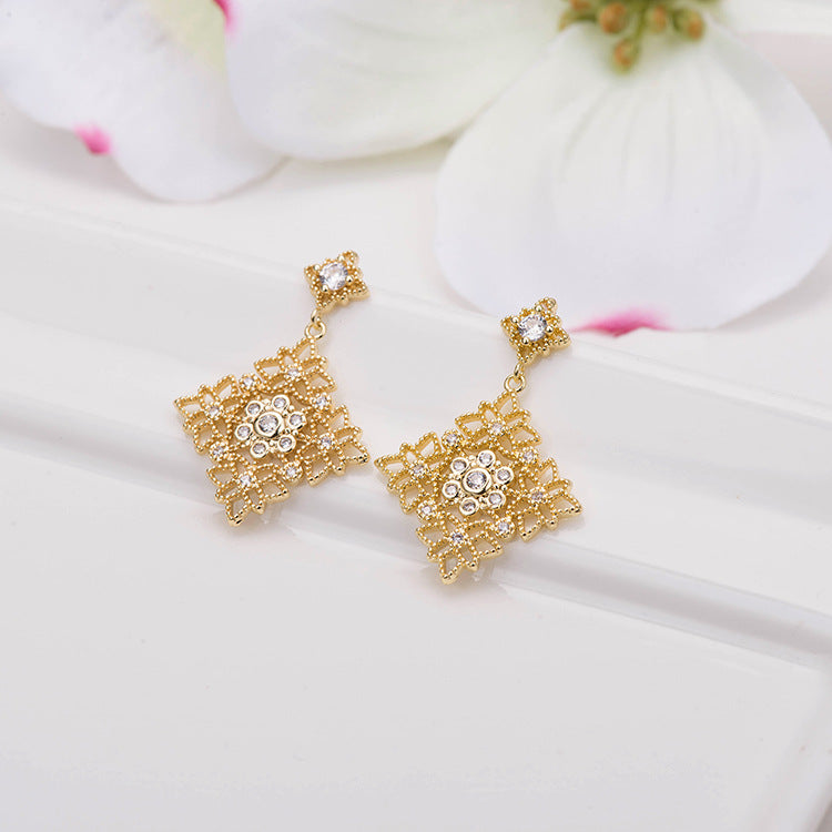 Boucles d'oreilles à tige avec 4 diamants et strass ornés de strass 14 carats GF