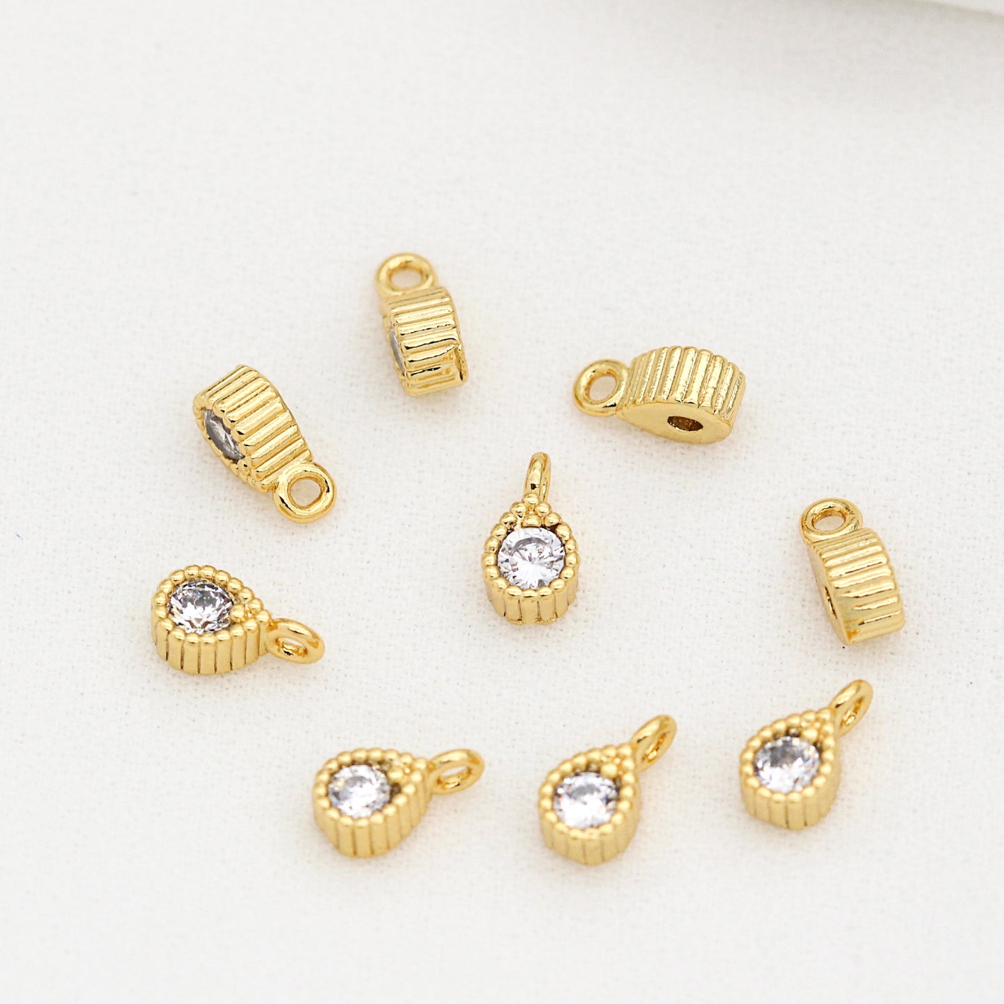10 minuscules pendentifs à breloque goutte d'eau strass embellis 14K GF