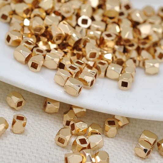 100 minuscules perles carrées à facettes Charm 14K GF Beadwork Spacer