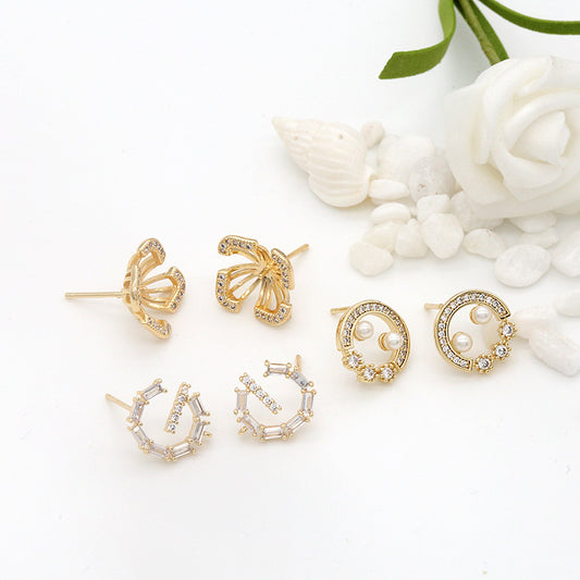 4 Ohrstecker mit Blumenmuster, 14 K GF, mit Strasssteinen verziert