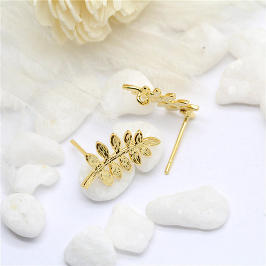 Boucles d'oreilles à tige à 10 feuilles avec boucle 14K GF